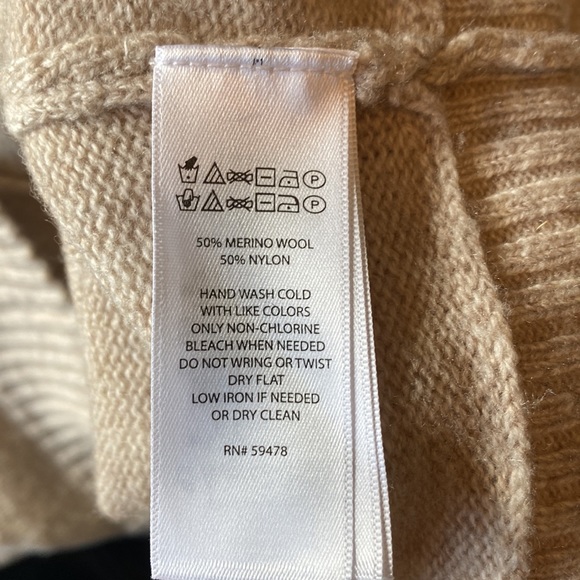 Rachel Zoe pullover sweater. - Picture 7 of 7